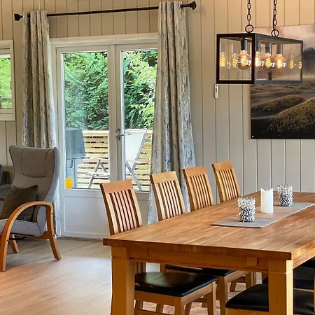 Lejlighed Med Flott Uteplass *